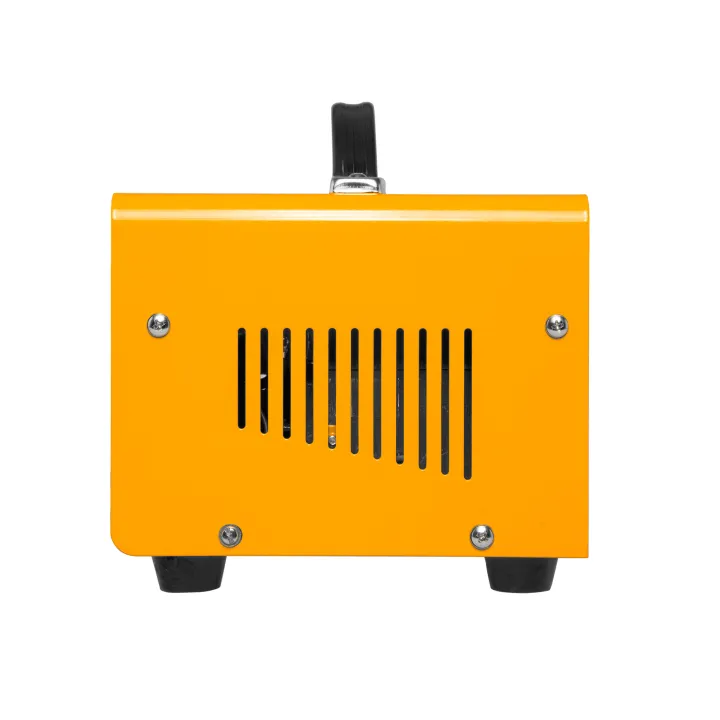 INGCO%20Universal%20Fit%2012/24V%20Smart%20Charger%20ING-CB1601%20with%20Temperature%20Control%20for%20Various%20Cars%20-%20Image%204