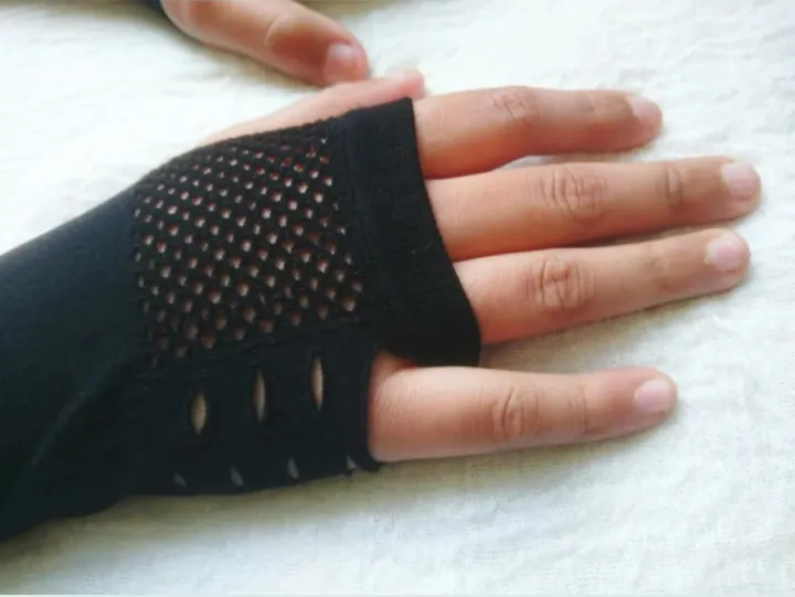 Fingerless%20hands%20sock%20for%20women%20hand%20and%20leg%20shock%20for%20women%20hand%20shocks%20leg%20shock%20niqab%20tupi%20screen%20shocks%20hijab%20black%20hand%20shock%20black%20leg%20shock%20%20black%20colour%20shock%20-%20Image%204