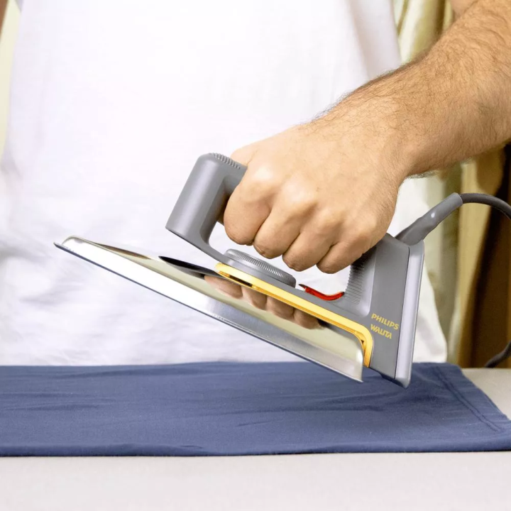 Philips%20HD1172%20Lightweight%20Compact%20Classic%20Dry%20Iron%20-%20Image%208