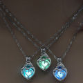 (New)Glow in the Dark Fahion Women Love Heart-haped Hollow Pendant Chain Necklace.