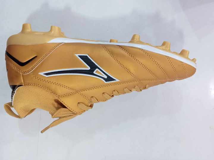 Anza%20Pro%20Football%20Boots%20-%20Conquer%20The%20Field%20With%20Stylish%20And%20Waterproof%20Football%20Boots%20-%20Image%203