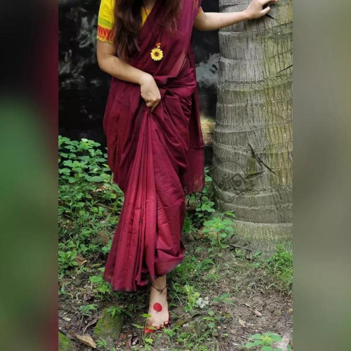 Trendy Collection with Elegant Style Maroon Colour Flat Muslin Than Saree for Women - Comfortable and Suitable for All Seasons