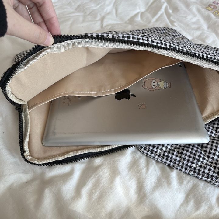 Flower%20Pattern%20Cute%20Laptop%20Sleeve%20Case%20Bag%2011%2013%2014%20Inch%20for%20Macbook%20Ipad%2012.9%20ASUS%20Samsung%20Tab%20S8%20HP%20Laptop%20and%20Tablet%20Pouch%20-%20Image%205