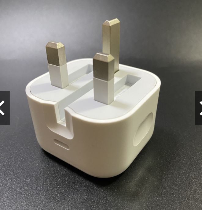 AppIe%2020W%20USB%20C%20Power%20Adapter%20FOR%20iphone%2013/12/11/X%20with%20type%20c%20to%20lightg%20cable%20Three%20pin%20-%20Image%204