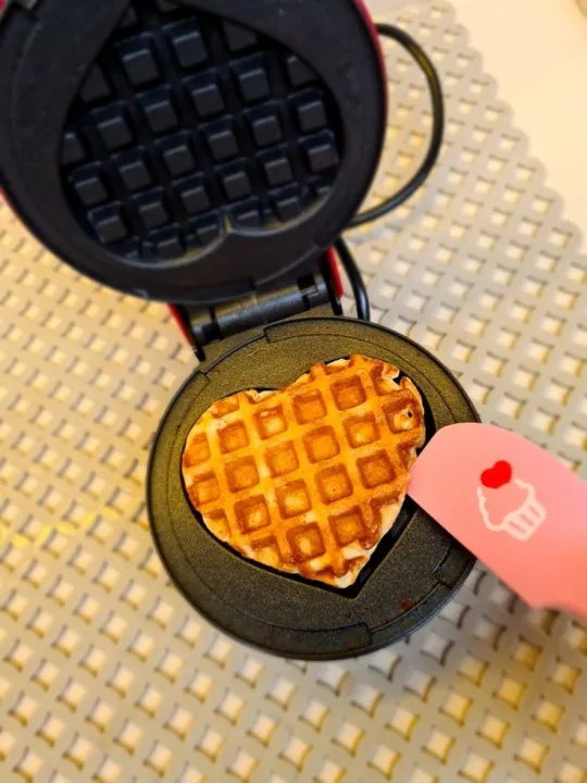 Mini%20Waffle%20Maker%20(%20Heart%20Shape%20)%20(Original)%20-%20Image%202