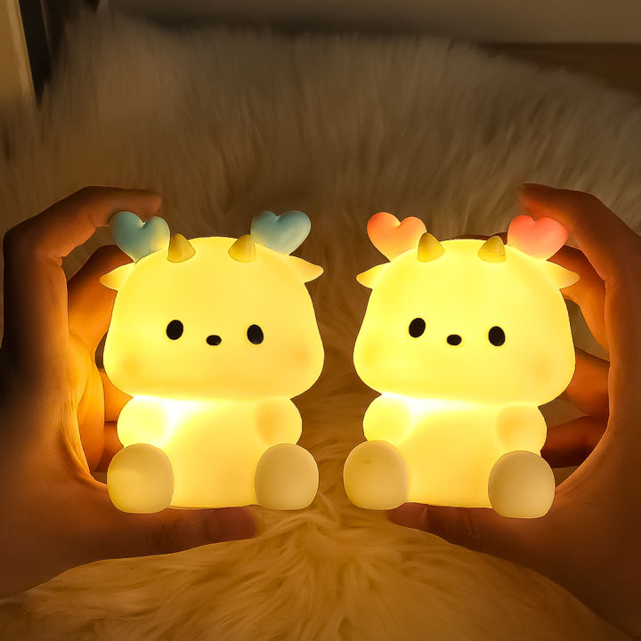 LED%20Luminous%20Cartoon%20Little%20Dragon%20Night%20Light%20Toys%20Portable%20Kids%20Bedroom%20Bedside%20Desk%20Light%20Atmosphere%20Lamp%20Decor%20-%20Image%203