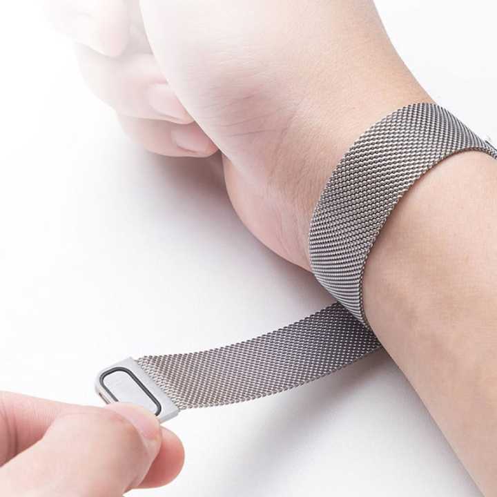 Magnetic%20Loop%20Strap%20For%20Apple%20Watch%20Band%2020/22mm%20%20Apple%20Watch%20Series%20Se/5/4/3/2/1%20Stainless%20steel%20correa%20bracelet%20i%20Watch%20serie%20se%20For%20Appl%20-%20Image%204