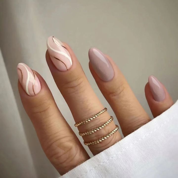 24Pcs%20Almond%20Nail%20with%20Beveled%20French%20Design%20Glitter%20Stripes%20False%20Nails%20Round%20Head%20Wearable%20Press%20on%20Nails%20Manicure%20Tips%20-%20Image%203