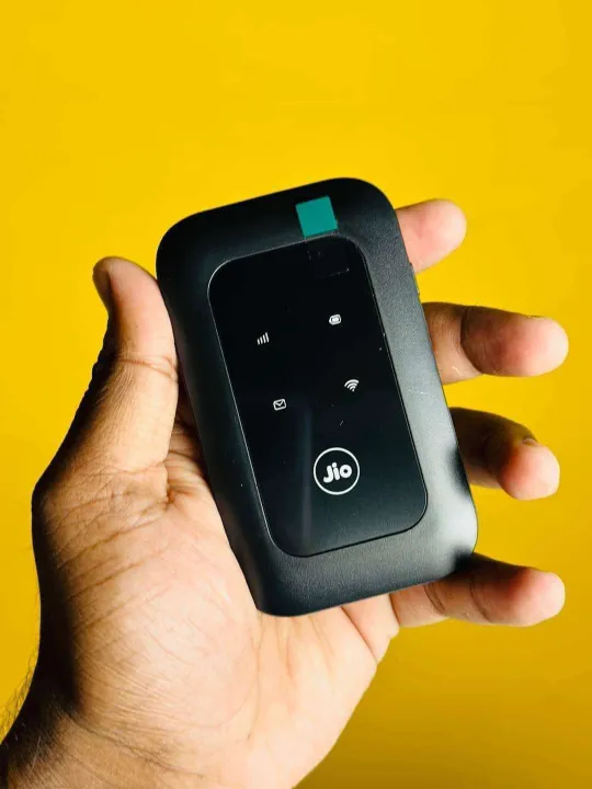 4G%20Wifi%20Airport%20Router%20with%20Battery%20black%20colur%20-%20Image%204