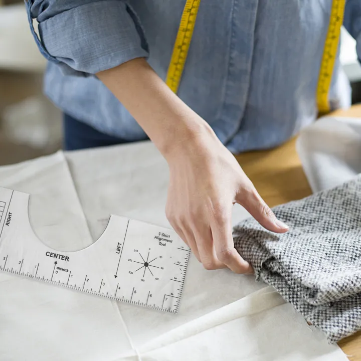 T-Shirt%20Alignment%20Ruler%20Craft%20Ruler%20Acrylic%20T-Shirt%20Measuring%20Tool%20Transparent%20for%20Making%20Fashion%20Center%20Design%2016*5in%20-%20Image%203
