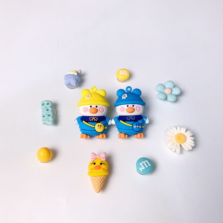 Douyin%20Xiaohongshu%20New%20Garden%20Shoes%20Crocs%20Shoes%20Buckle%20Blue%20and%20Yellow%20Penguin%20with%20Dolphin%20Set%20Crocs%20Shoes%20DIY%20Accessories%20-%20Image%204