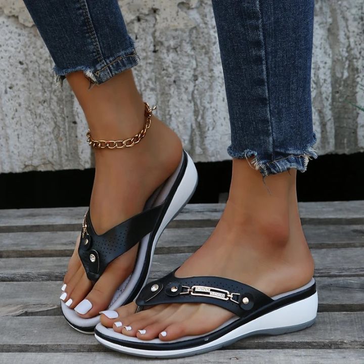 Women%202023%20Summer%20Wedges%20Clip%20Toe%20Sandals%20Outdoor%20Slippers%20Casual%20Ladies%20Beach%20Shoes%20Metal%20Button%20Flip%20Flops%20Slides%20Footwear%20-%20Image%203