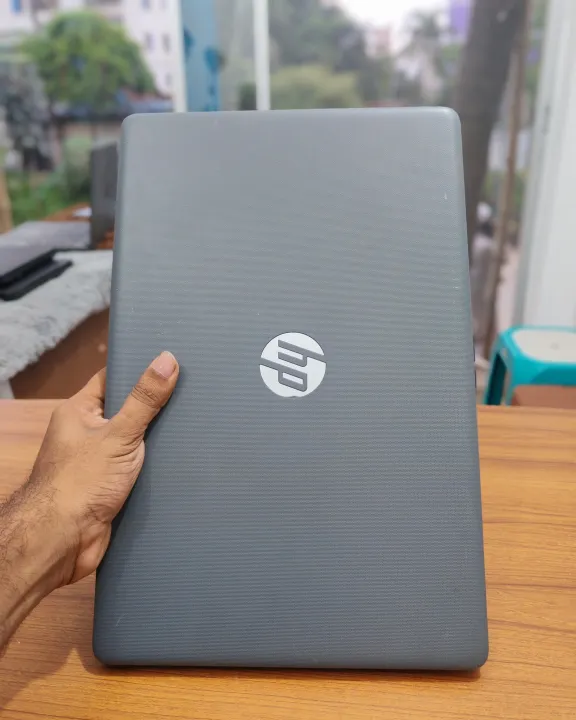 HP%20Laptop%2015-da2xXX%20-%20Image%208