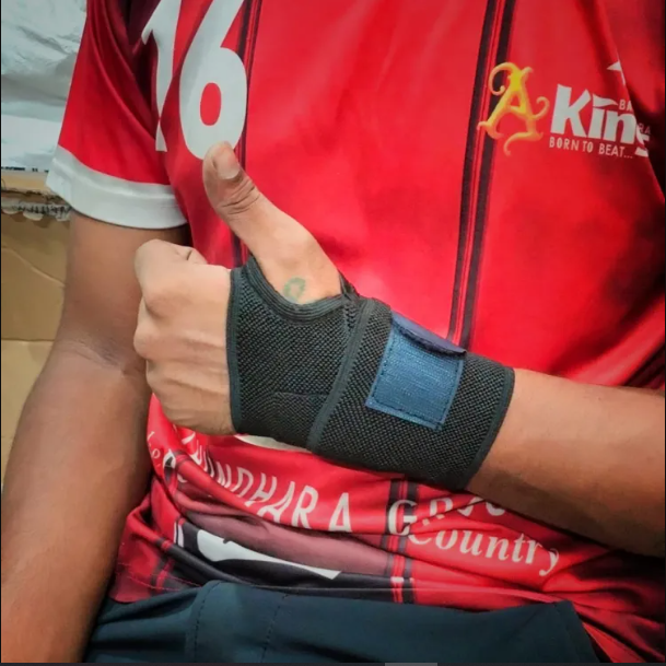 Taiba%20Thumb%20&%20Wrist%20Support%20Wrap%20Brace%20Binder%20Stabilizer%20for%20Men%20&%20Women%20Gym%20Workout%20Sports%20Hand%20Injuries%20Warmer%20Band,%20Pain%20Relief,%20Arthritis,%20Tendonitis,%20Supporter%20-%20Image%204