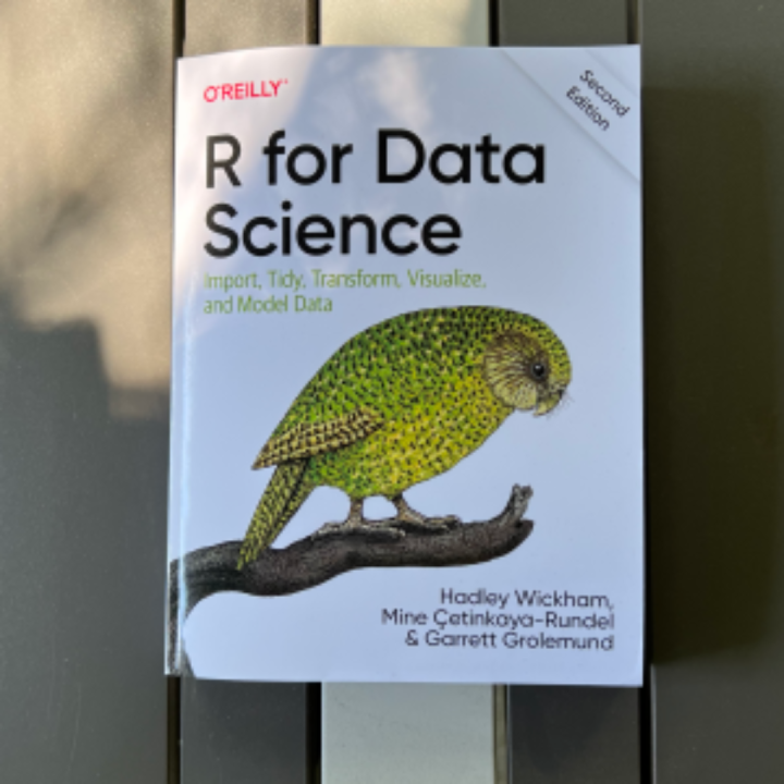 R%20for%20Data%20Science:%20Import,%20Tidy,%20Transform,%20Visualize,%20and%20Model%20Data%20by%20Hadley%20Wickham%20and%20Mine%20Cetinkaya-Rundel%20-%20Image%205