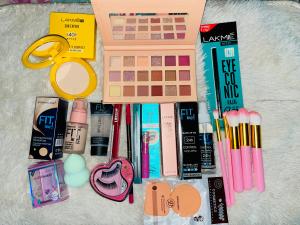 15 in 1 cosmitics combo,,.,./.';