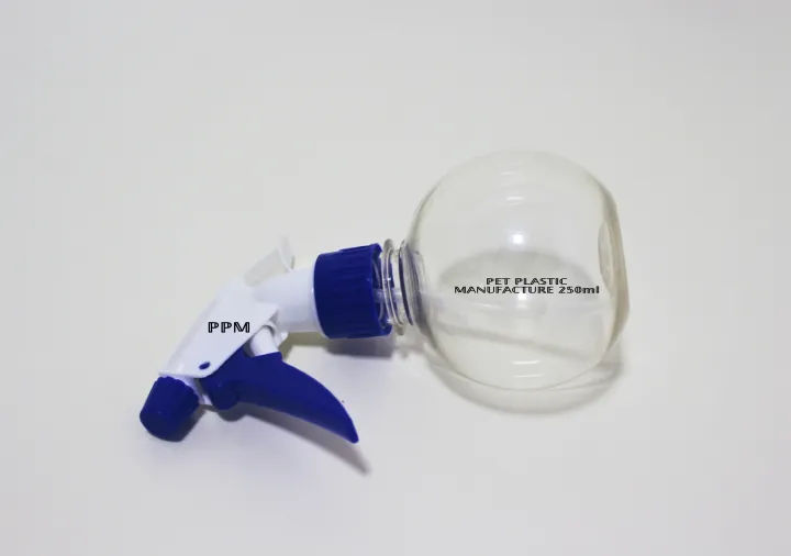 Trigger%20Sprayer%20Bottle%20250ml%20%E2%80%93%20Leak-Proof%20Spray%20Bottle%20for%20Garden,%20Cosmetic%20&%20Cleaning%20Use%20-%20Image%203