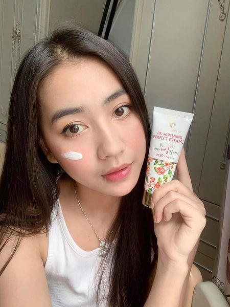 Pax%20Moly%20Dr.%20Whitening%20Perfect%20Cream%202%20SPF50+%20PA++++%20-%2070gm%20-%20Image%203