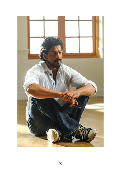 Shah%20Rukh%20Khan:%20Legend,%20Icon,%20Star%20by%20Mohar%20Basu%20(%20Premium%20Paper%20and%20Matte%20Cover%20)%20-%20Image%205