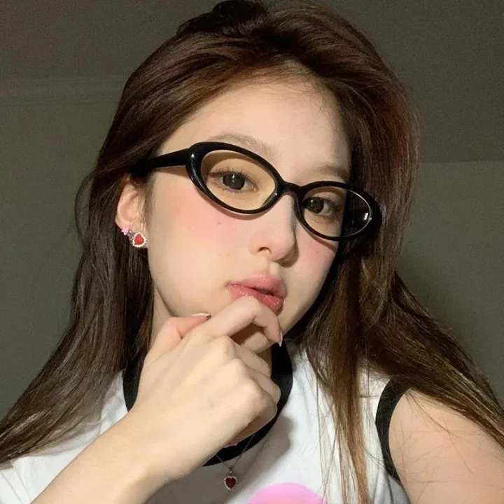 Women%20Retro%20Oval%20Glasses%20Y2K%20Japanese%20and%20Korean%20Girls%20Red%20Green%20Frame%20Glass%20Eyewear%20Decorative%20Computer%20Anti-blue%20Eyeglasses%20-%20Image%204