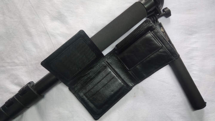 Sandalia%20Men%E2%80%99s%20Classic%20Genuine%20Leather%20Wallet%20%E2%80%93%20Premium%20Bi-Fold%20Purse%20-%20Image%206