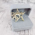 Premium five-pointed star double letter brooch, pearl rhinestone, umbrella pin, with small fragrance suit, dress, suit collar pin.