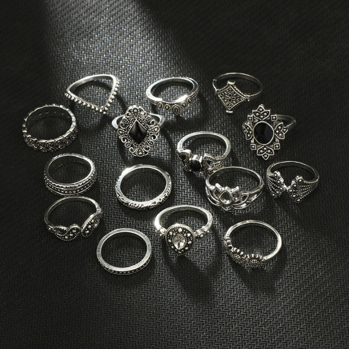 Hypoallergenic%20Alloy%20&%20Silver/Gold%20Plated%2015-Piece%20Vintage%20&%20Minimalist%20Stackable%20Ring%20Set%20%E2%80%93%20Stylish%20Jewellery%20for%20Women%20and%20Girls%20-%20Image%206
