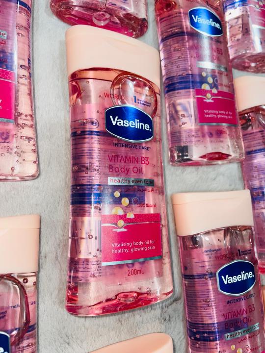 Vaseline%20Vitamin%20B3%20Body%20Oil%20Healthy%20Even%20Tone%20Intensive%20Care%20200ml%20UAE%20-%20Image%202