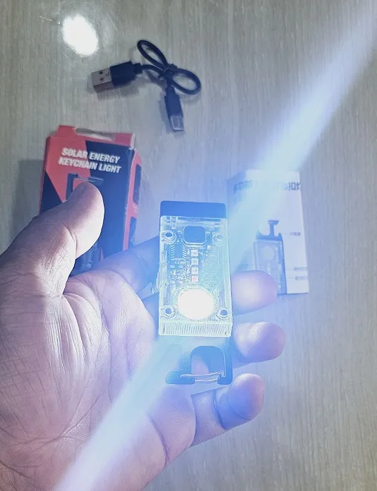 S030%20Rechargeable%20Keychain%20Light%20Rechargeable%20COB%20Emergency%20Light%20-%20Image%204
