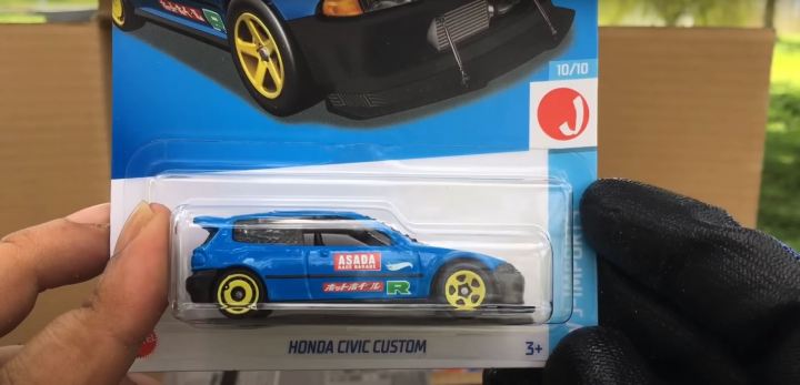 Hot%20Wheels%20Honda%20Civic%20Custom,%20Scale%20-%201:64%20-%20Image%208