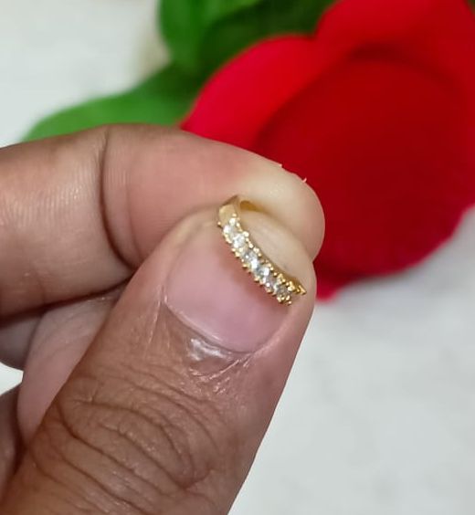 Elegant%20Gold%20&%20Silver%20Plated%20Nose%20Pin%20with%20Sparkling%20CZ%20Stones%20%E2%80%93%20Minimalist%20Nose%20Ring%20for%20Everyday%20Glam"%20-%20Image%204