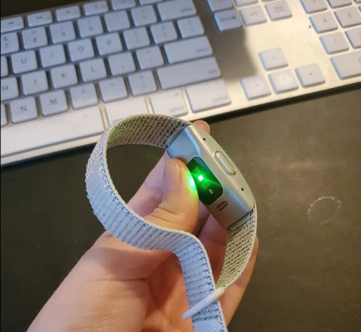 Amazon%20Halo%20Band%20Smartwatch%20-%20Image%204