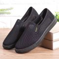 Factory wholesale 3520 summer breathable men's mesh shoes hollow casual sneakers soft soled old Beijing mesh cloth shoes. 