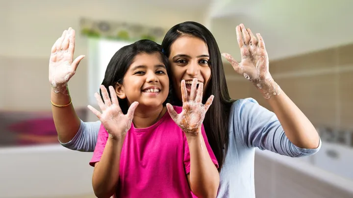 Raxoll%20Anti-Bacterial%20Hand%20Wash%20Refill%20Pouch%20-%20170%20ml%20-%20Image%203