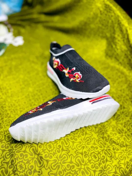 fashionable%20sneakers%20and%20converse%20for%20women%20-%20Image%203