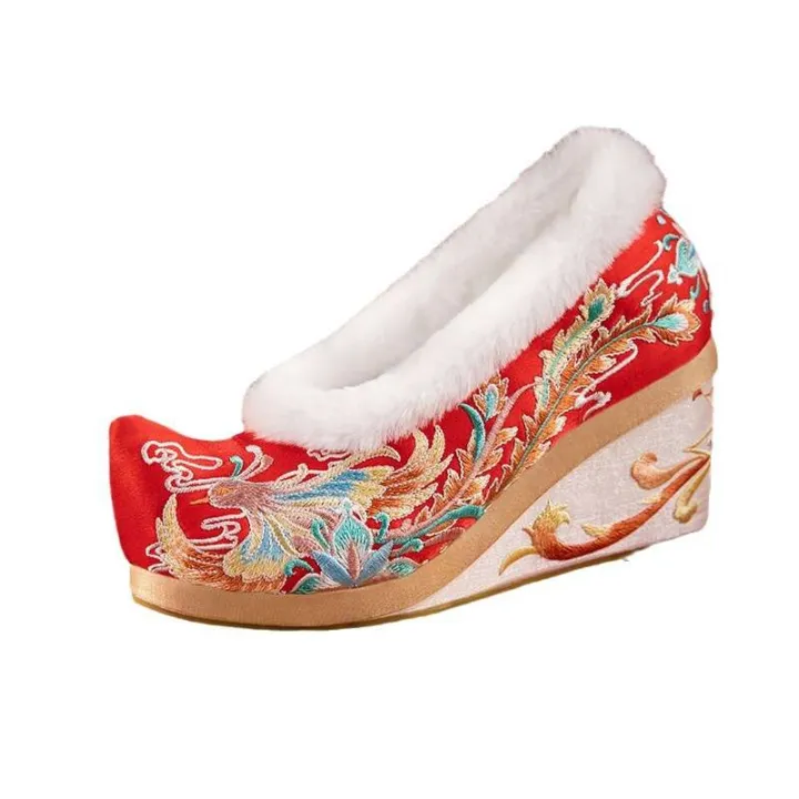 Auspicious%20Ruyi%202023%20Winter%20New%20Xiuhe%20with%20Chinese%20Embroidered%20Pearl%20Slope%20and%20Ancient%20Style%20Hanfu%20Wedding%20Shoes%20-%20Image%205