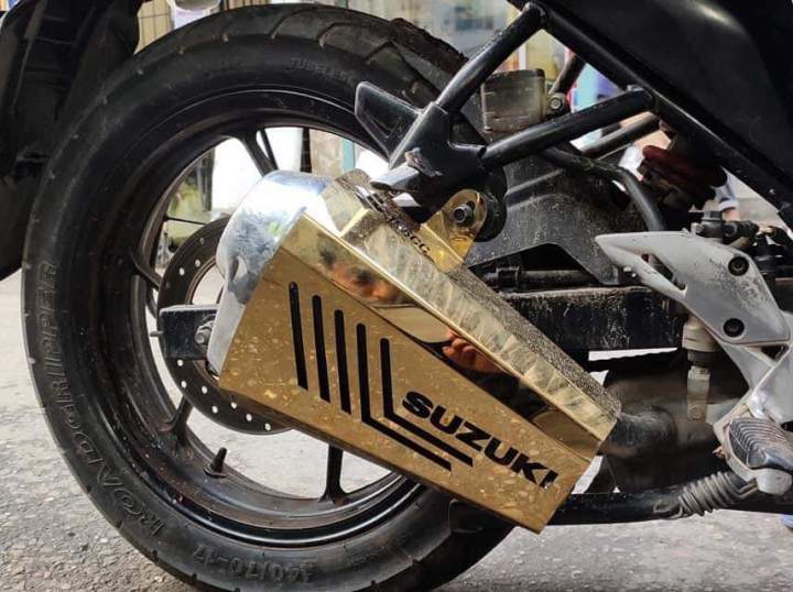 Suzukii%20silencer%20metal%20cover%20for%20gixxer,sf,gixxer%20sf%20new%20version%20colour-golden,silver%20-%20Bike%20Cover%20-%20Image%203