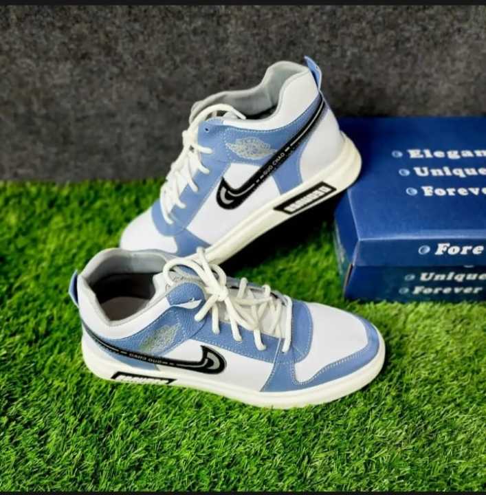 Hot%20Collection%20Stylish%20and%20Fashionable%20Low%20Top%20Winter%20and%20Summer%20Exclusive%20Converse%20Sneakers%20for%20Men%20-%20Image%202