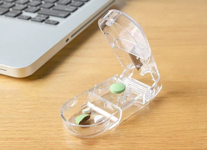 PORTABLE%20MEDICINE%20PILL%20CUTTER%20BOX/%20PILL%20SPLITTER%20STORAGE/%20TABLET%20SEPARATOR/%20PEMOTONG%20UBAT%20-%20Image%204