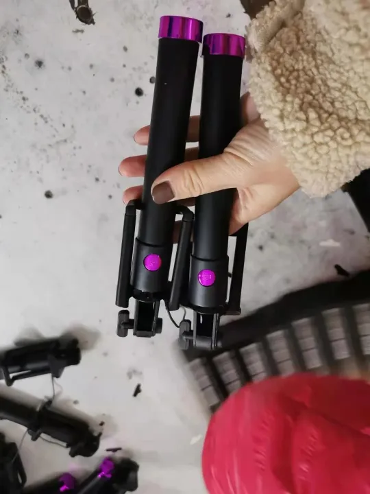 Q07%20Selfie%20Stick%20Foldable%20Mini%20Tripod%20with%20Fill%20Light%20Bluetooth%20Remote%20Shutter%20Retractable%20Rod%20for%20Phone%20-%20Image%209