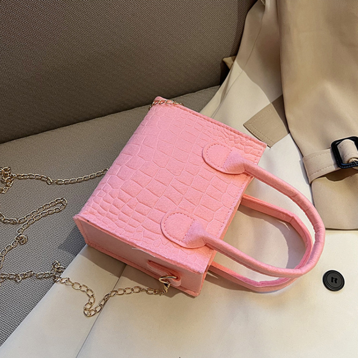 Trendy%20Felt%20Handbag%20Contemporary%20%20Design%20Small%20Square%20Bag%20Stone%20Texture%20Versatile%20Casual%20Messenger%20for%20Daily%20Use%20Casual%20Outing%20Young%20Adults%20Street%20Fashion%20Accessory%20Essentials%20-%20Image%203