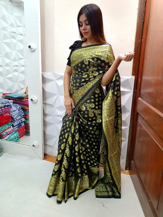 Tangail%20Katan%20Saree%20Combo%20Set%20for%20Women%20-%20Saree%20Churi%20Necklace%20Gazra%20Chocolate%20Mirror%20Etc%20-%20Image%202
