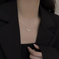 French cold style simple necklace women's 2023 new design sense niche light luxury temperament clavicle chain necklace.