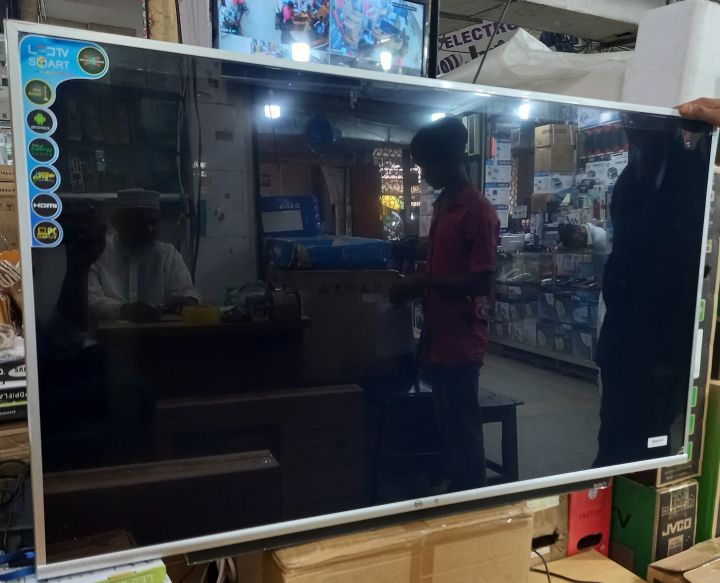 Sony%20Plus%2050"%204K%20SMART%20ANDROID%20voice%20control%20TV%20with%20Free%20Delivery%20-%20Image%209