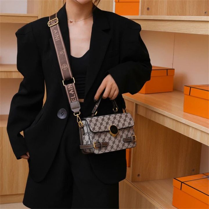 IVK%20Luxury%20Women%20Shoulder%20Bags%20Designer%20Crossbody%20Shoulder%20Purses%20Handbag%20Women%20Clutch%20Travel%20tote%20Bag%20-%20Image%203