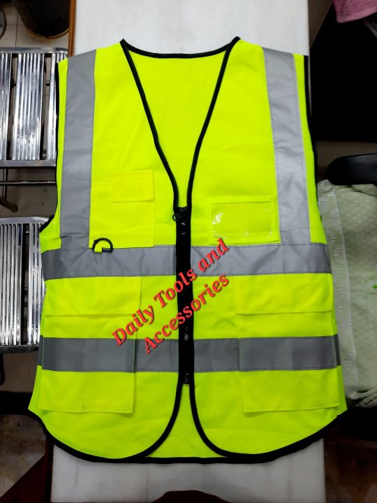 Reflective%20Safety%20Vest%20with%20pocket%20-%20Image%204