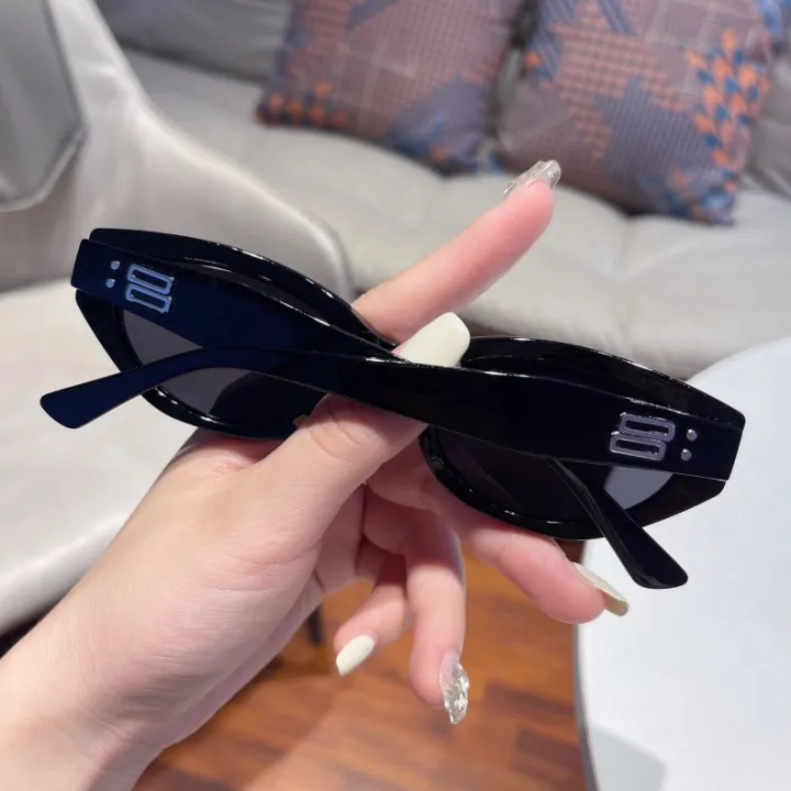 Round%20Face%20Cat%20Eyes%20Frame%20Sunglasses%20Glasses%20-%20Image%204