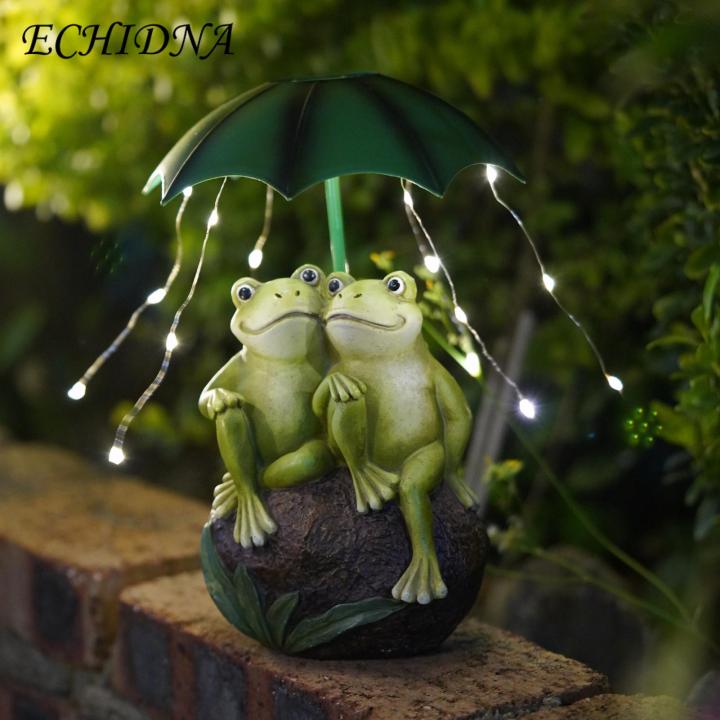 Resin%20Frog%20Statue%20Adorable%20Frog%20Couple%20Solar%20Light%20with%20Led%20Umbrella%20Sculpture%20Waterproof%20Uv%20Resistant%20Resin%20Construction%20Perfect%20for%20Gardens%20Garden%20Frog%20Figurine%20-%20Image%204