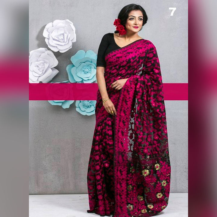 Tangail Tat মহিলাদের জন্য কালো এবং গাঢ় গোলাপি রঙের সিল্ক জামদানি শাড়ি