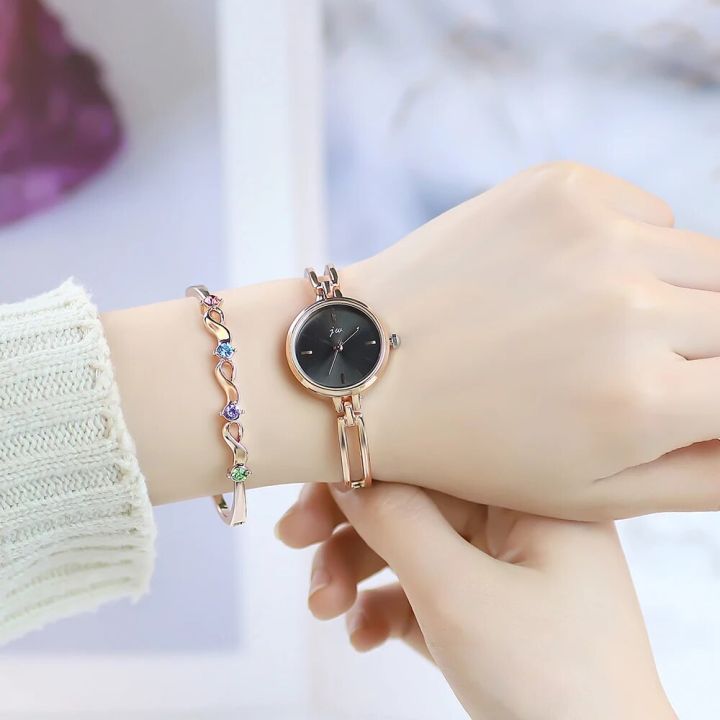 Fashion%20Small%20Dial%20Silver%20Bracelet%20Watch%20for%20Women%20Alloy%20Strap%20Quartz%20Ladies%20Watch%20-%20Image%205